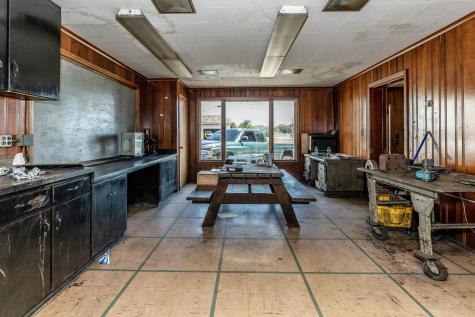 283 N Main Street Fredericktown OH 43019