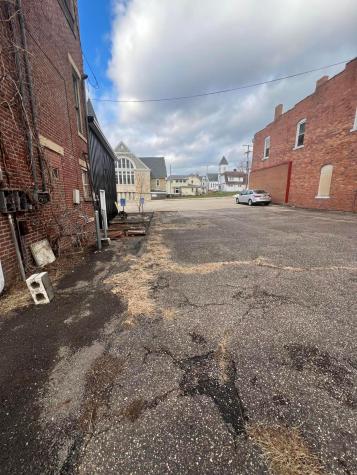 122-124 Pennsylvania Avenue Wellston OH 45692