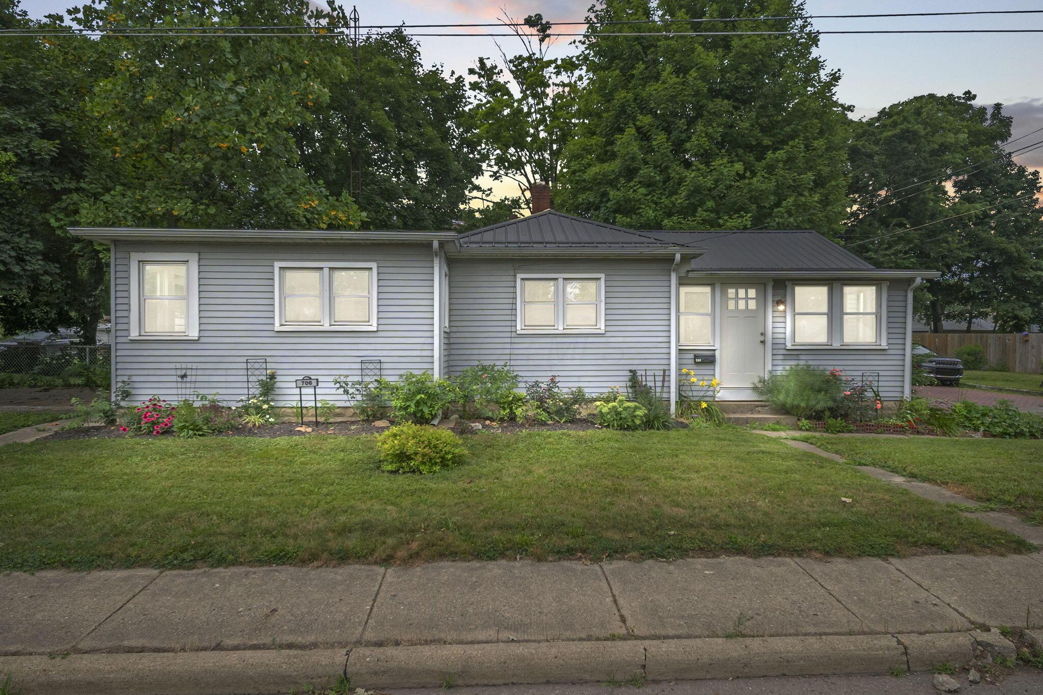 706 E Burgess Street Mount Vernon OH 43050