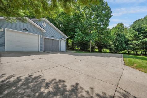 748 King Beach Drive Howard OH 43028