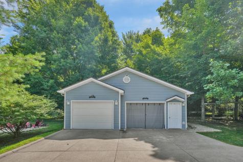 748 King Beach Drive Howard OH 43028