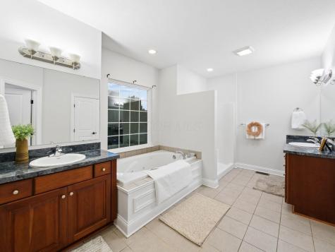 40 Waters Edge Lane Centerburg OH 43011