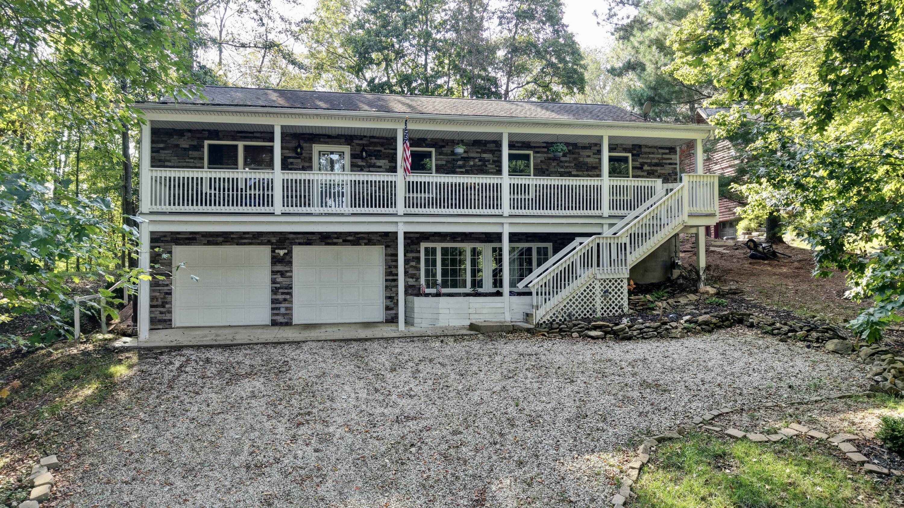 668 Floral Valley Drive E Howard OH 43028
