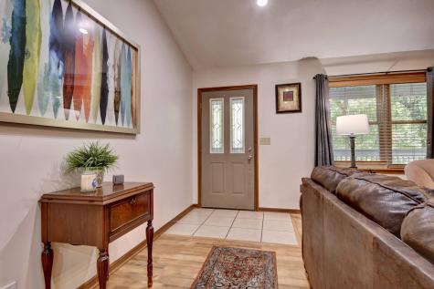 668 Floral Valley Drive E Howard OH 43028