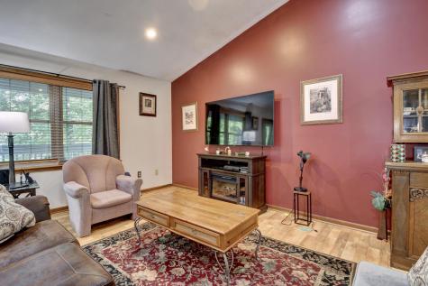 668 Floral Valley Drive E Howard OH 43028