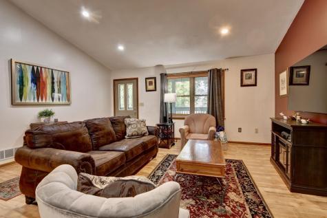 668 Floral Valley Drive E Howard OH 43028