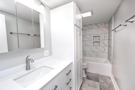 363 Highland Hills Circle Howard OH 43028