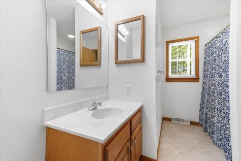 618 Courtland Drive Howard OH 43028