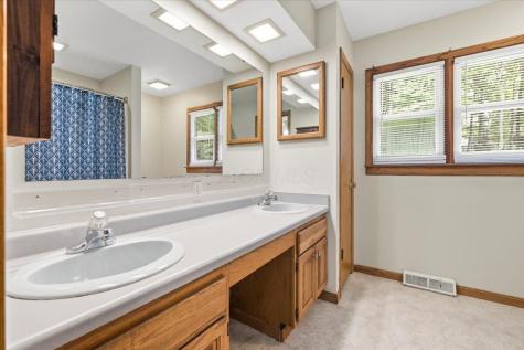 618 Courtland Drive Howard OH 43028