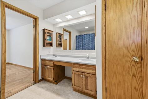 618 Courtland Drive Howard OH 43028