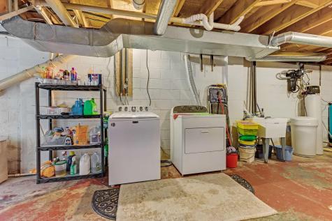 1989 Marion Road NW Utica OH 43080