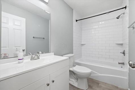 2456 Apple Valley Drive Howard OH 43028