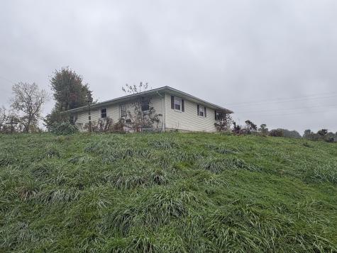 5796 Township Road Fredericktown OH 43019