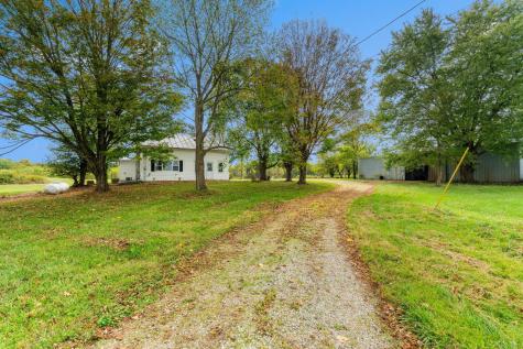 6882 County Road 183 Fredericktown OH 43019