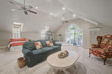 637 King Beach Drive Howard OH 43028