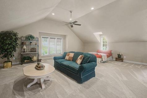 637 King Beach Drive Howard OH 43028