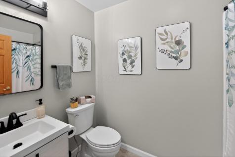 453 Greenlawn Drive Howard OH 43028