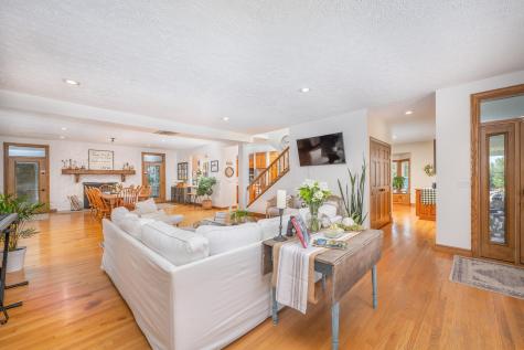 21311 Coshocton Road Howard OH 43028