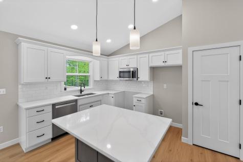 532 Floral Valley W Howard OH 43028