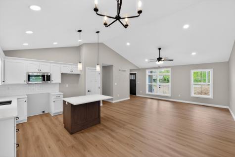 532 Floral Valley W Howard OH 43028