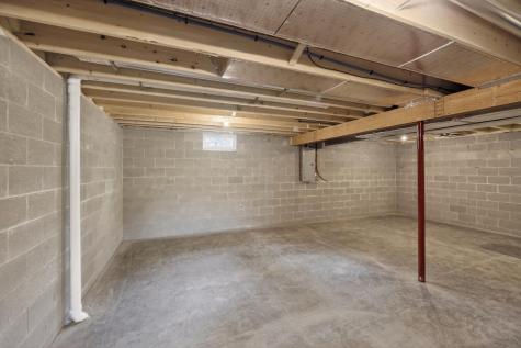 532 Floral Valley W Howard OH 43028