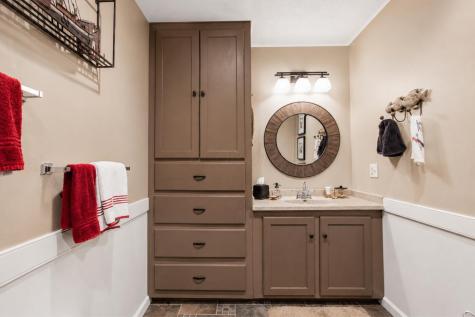 405 Lakeview Heights Drive Howard OH 43028