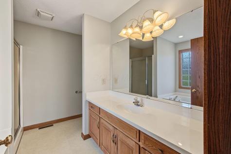 17 Waters Edge Drive Mount Vernon OH 43050