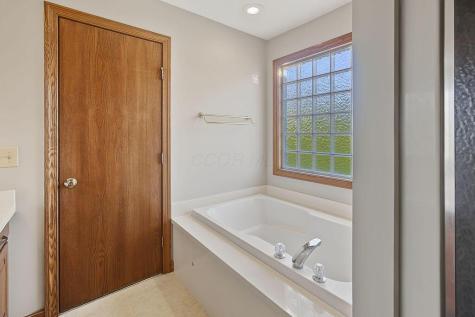 17 Waters Edge Drive Mount Vernon OH 43050
