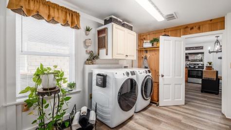 584 N Main Street Utica OH 43080
