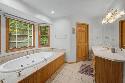 3381 Apple Valley Drive Howard OH 43028