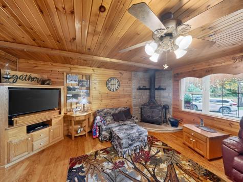 3999 Township Road 176 Fredericktown OH 43019