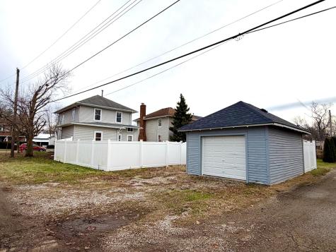 203 Taylor Street Fredericktown OH 43019