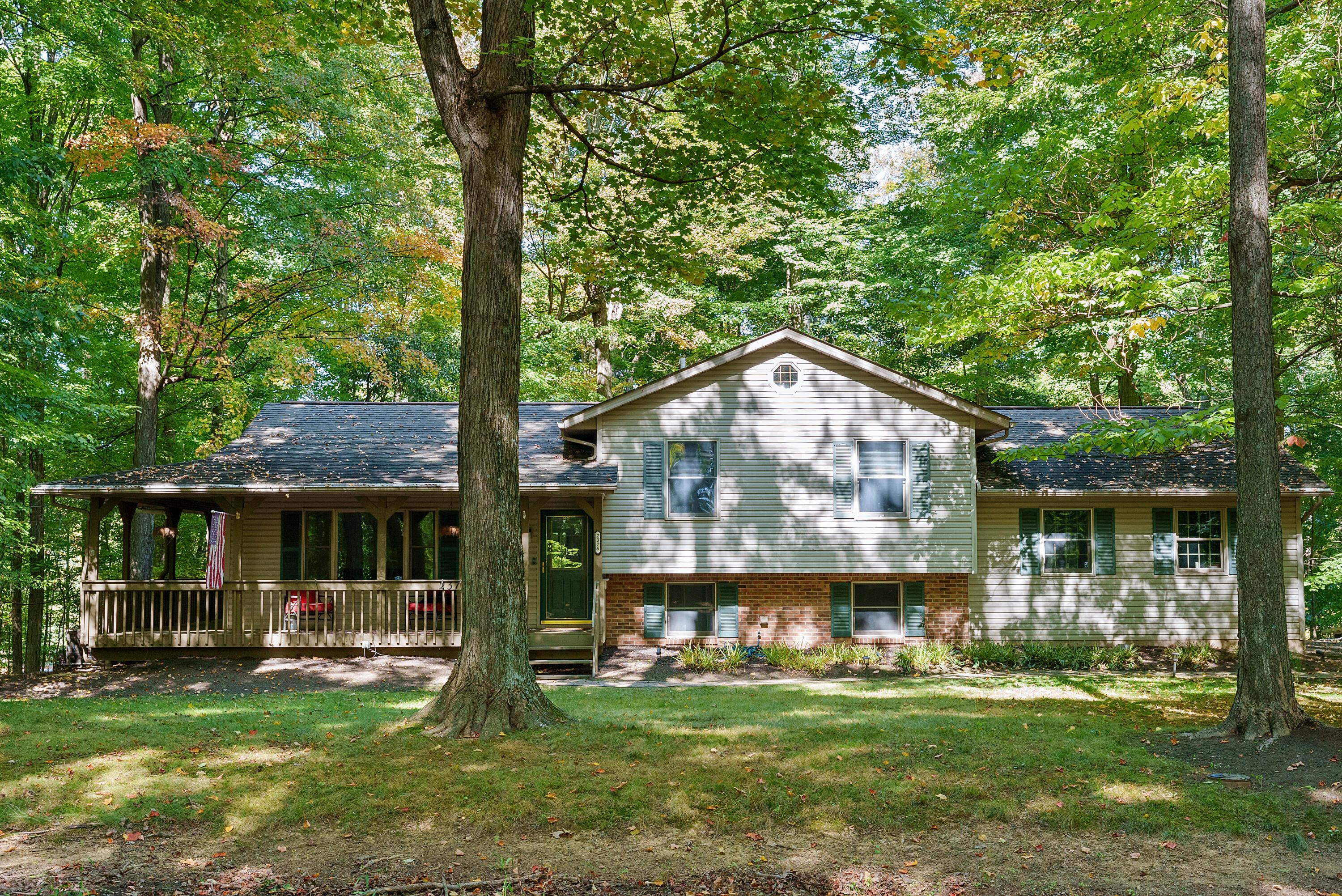 RE/MAX Consultant Group Apple Valley Lake Toth and Team