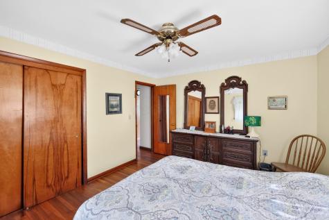 11 E Mound Street Fredericktown OH 43019
