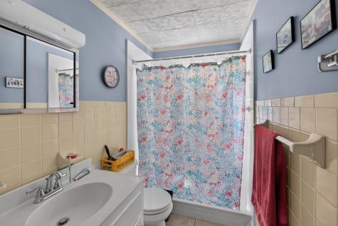 11 E Mound Street Fredericktown OH 43019