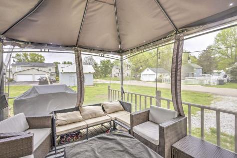 160 N Clayton Street Centerburg OH 43011