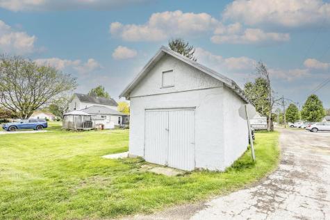 160 N Clayton Street Centerburg OH 43011