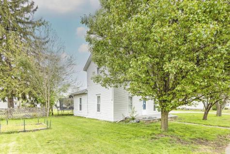 160 N Clayton Street Centerburg OH 43011