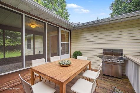 589 Floral Valley Drive W Howard OH 43028