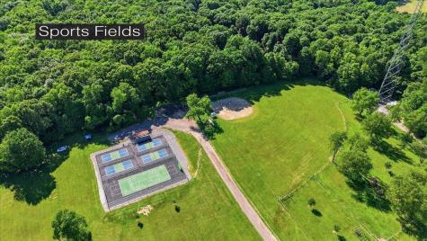 589 Floral Valley Drive W Howard OH 43028