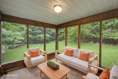589 Floral Valley Drive W Howard OH 43028