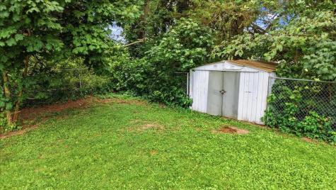 15 E Mound Street Fredericktown OH 43019