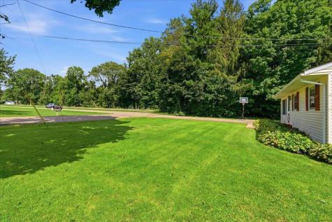 15 E Mound Street Fredericktown OH 43019