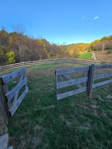 28841 Coshocton Road Howard OH 43028