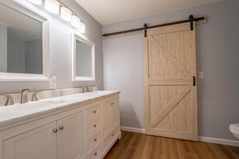 577 Floral Valley Drive W Howard OH 43028