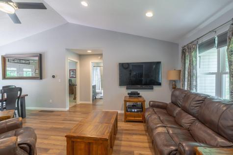 577 Floral Valley Drive W Howard OH 43028