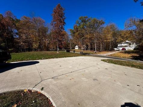 577 Floral Valley Drive W Howard OH 43028