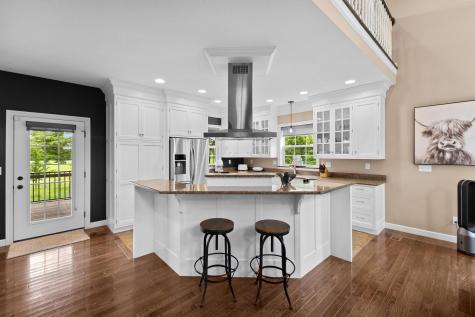 9596 Woodridge Circle Fredericktown OH 43019