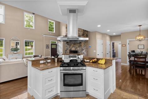 9596 Woodridge Circle Fredericktown OH 43019