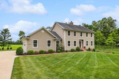 9596 Woodridge Circle Fredericktown OH 43019